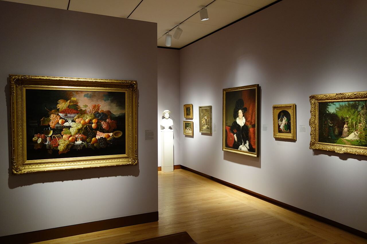 Interior_view_-_New_Britain_Museum_of_American_Art_-_DSC09574